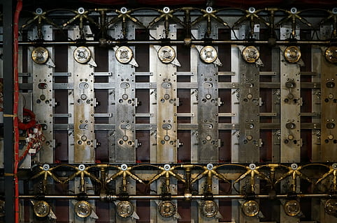 grigio, metallo, meccanico, parte, computer, codice, interruttore, tecnologia, macchina, informatica, cifra, guerra, nessuno, fotogramma intero, sfondi, in casa, avvicinamento, modello, giorno, architettura, struttura costruita, fabbrica, industria, fianco a fianco, sicurezza, macchinario, combustibile e produzione di energia, vecchio, Alimentazione elettrica, 4K, CC0, dominio pubblico, privo di copyright