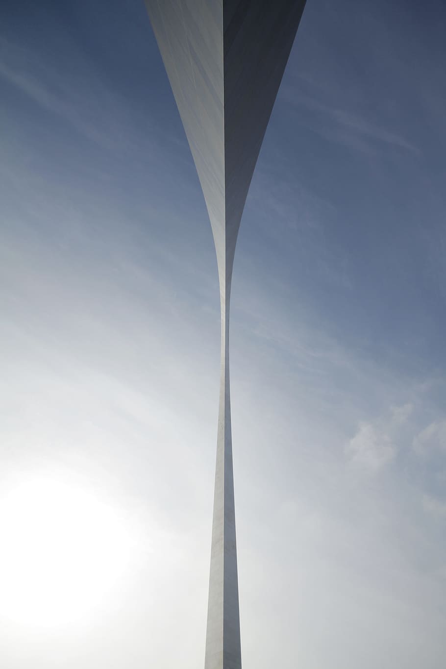 Senza titolo, foto, grigio, architettonico, costruzione, arco, monumento, struttura, cielo, blu, nessuno, architettura, giorno, all'aperto, scia di vapore, Inquadratura dal basso, struttura costruita, nuvola - cielo, natura, alto - alto, metallo, esterno dell'edificio, mezzi di trasporto, città, luce del sole, Torre, colonna architettonica, forma, lampione, 4K