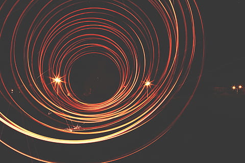 fiamma, il giro, cerchio, buio, luce, mostrare, eseguire, illuminato, lunga esposizione, spirale, notte, forma geometrica, raggiante, movimento, forma, nessuno, sentiero leggero, architettura, modello, pittura leggera, luce - fenomeno naturale, movimento sfocato, lana filo, colore arancione, fuoco, concentrico, 5K, CC0, dominio pubblico, privo di copyright
