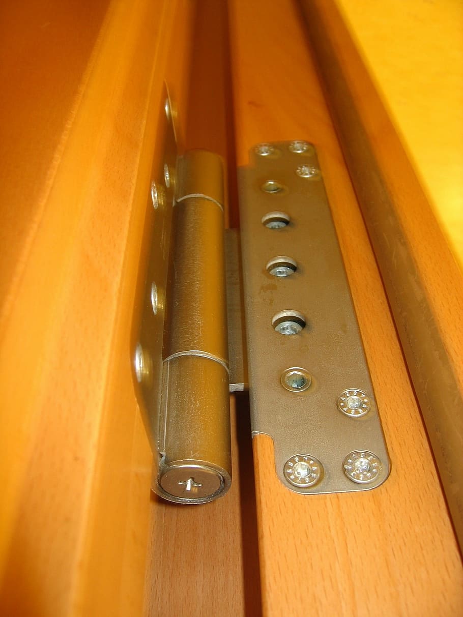 Cerniera, metallo, sicurezza, ingresso, porta, iscrizione, porta d'ingresso, avvitato, legno - materiale, in casa, nessuno, avvicinamento, girato in studio, giorno, tavolo, natura morta, vista dall'alto, Marrone, tecnologia, attrezzatura, luce del sole, gruppo di oggetti, colore arancione, gruppo, connessione, concentrarsi sulle conoscenze acquisite, fatto dall'uomo, 2K