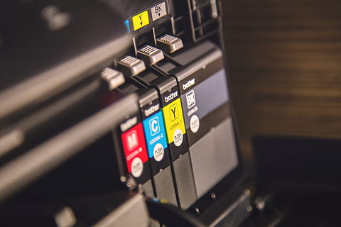 nyomtató, tinta, toner, technológia, nyomtatás, felszerelés, számítógép, patron, tintasugaras, gép, kinyomtatni, fedett, közelkép, szelektív összpontosít, közlés, nem ember, többszínű, nyugati szkript, szöveg, nyomógomb, asztal, számítógép tartozék, billentyűzet, vezeték nélküli technológia, csendélet, kapcsolat, ellenőrzés, összpontosít az előtérre, művészeti kultúra és szórakozás, 4K, CC0, közkincs, jogdíjmentes