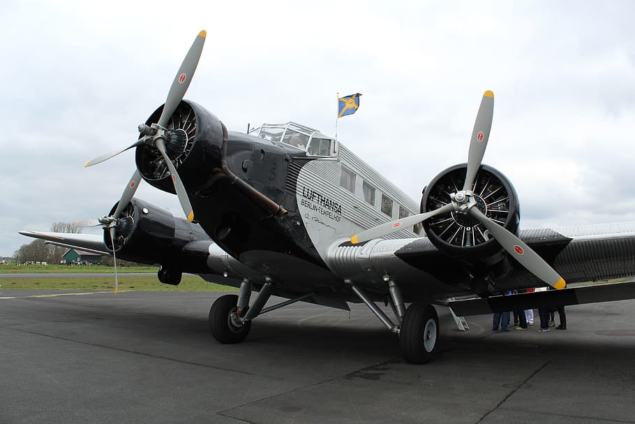 avió, junkers, hèlix, màquina, avions, volant, alemany, vell, vol, cel, aeroport, cabina, ala, volar, tante ju, ju, tante, vehicle aeri, militar, avió militar, avió de combat, indústria aeroespacial, transport, manera de transport, estacionari, pista d’aeroport, dia, cap gent, exèrcit, forces aeries, motor, naturalesa, 5K