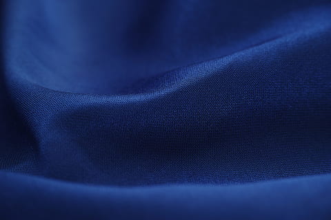 modrá textilní, modrý, makro, textil, měkkost, tkanina, detail, horizontální, nikdo, design, bavlna, abstraktní vzor, kazakh, vzor, živé barvy, vlna, textura, tkaní, kopie prostor, fotografování, šití, selektivní zaměření, zimní, Pozadí, móda, příze, abstraktní, barevný obraz, detailní záběry, Krásná, studio, tapeta na zeď, Výroba, oblečení, texturou, celý rám, materiál, zmačkaný, uvnitř, studio shot, čeřil, křivka, elegance, luxus, oděv, abstraktní pozadí, efekt, nachový, kůže, 8K, CC0, veřejná doména, bez autorských práv
