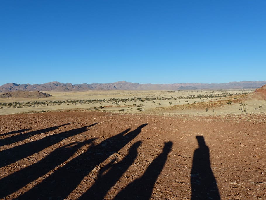 woestijnlandschap, silhouetten, woestijn, landschap, silhouetten, woestijnlandschap, schaduwspel, Namibië, droog klimaat, schaduw, natuur, buitenshuis, hemel, milieu, heldere lucht, land-, scenics - natuur, zonlicht, kopie ruimte, dag, focus op schaduw, blauw, rustige scène, niet-stedelijke scène, klimaat, afgelegen, schoonheid in de natuur, geen mensen, 4K