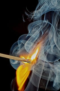 match, ild, tæt, brænde, Tændstikker, kindle, flamme, makro, svovl, forbrændinger, lighter, kamphoved, lys, tænding, gul, pinde, røg, makro foto, datailaufnahme, brænding, sort baggrund, røg - fysisk struktur, studio skud, tæt på, bevægelse, indendørs, varme - temperatur, tændstik, ingen mennesker, orange farve, natur, røgelse, brand - naturligt fænomen, lang eksponering, sløret bevægelse, advarselsskilt, 5K, CC0, offentligt domæne, royaltyfrie