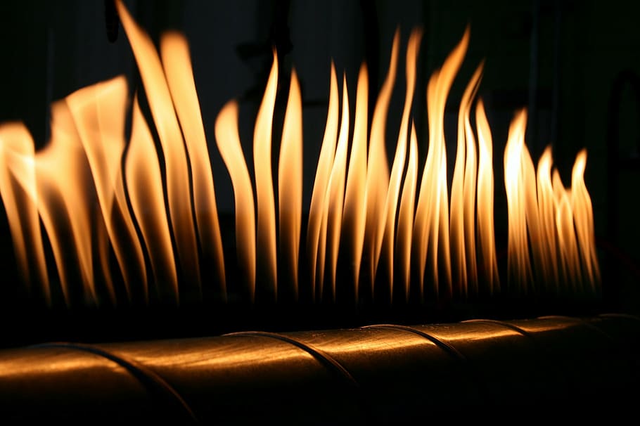 flames, parpelleig, foc, cremant, brillant, taronja, il·luminació, calor, brillar, flamarada, foc - fenomen natural, flama, calor - temperatura, cap gent, primer pla, a l'interior, moviment, il·luminat, patró, tir de l'estudi, fons negre, nit, color taronja, fosc, habitació domèstica, tecnologia, equips d’il·luminació, llum elèctrica, 1080P