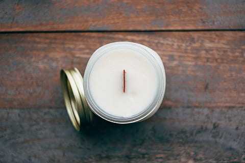 esmorzar, tapa, primer pla, contenidor, tassa, producte diari, beure, menjar, vidre, tret d'angle alt, pot de paleta, llet, natura morta, taula, vintage, fusta, material de fusta, menjar i beguda, a l'interior, refresc, directament a sobre, copa, cap gent, benestar, equipament per a la llar, vidre - material, alimentació saludable, 1080P, CC0, domini públic, lliure de regalies