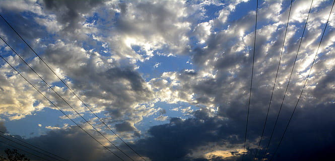 nuvem, céu, azul, dia, nuvem - céu, natureza, beleza na natureza, visão de baixo ângulo, luz solar, ninguém, cloudscape, cabo, scenics - natureza, raio de Sol, meio Ambiente, ao ar livre, tranquilidade, tecnologia, eletricidade, céu dramático, fonte de energia, vento, meteorologia, 5K, CC0, domínio público, royalty free