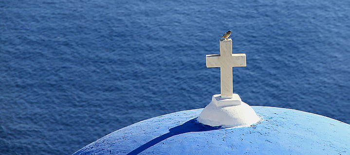uccello, arroccato, bianca, calcestruzzo, attraversare, Grecia, mare, Chiesa, spirituale, blu, credere, religione, cristiano, santorini, cristianesimo, spiritualità, forma a croce, cattolicesimo, cappella, crocifisso, Gesù Cristo, acqua, nessuno, avvicinamento, natura, credenza, giorno, concentrarsi sulle conoscenze acquisite, all'aperto, metallo, comunicazione, guida, simbolo, 4K, CC0, dominio pubblico, privo di copyright