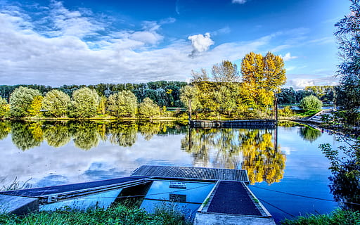 eau, en miroir, réflexion, rivière, feuilles, vert, coloré, l'automne, paysage, la nature, des arbres, miroir, bien sûr, surface de l'eau, jetée, Port, chantier naval, hdr, plage dynamique élevée, contraste, arbre, Lac, plante, ciel, nuage - ciel, beauté dans la nature, tranquillité, paysages - nature, scène tranquille, journée, personne, scène non urbaine, idyllique, en plein air, changement, 5K, CC0, domaine public, libre de droits