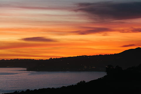 anse côtière, île, d'or, heure, Orange, le coucher du soleil, nuage, océan, eau, ciel, nuage - ciel, paysages - nature, tranquillité, scène tranquille, beauté dans la nature, silhouette, arbre, plante, la nature, personne, couleur orange, idyllique, Lac, scène non urbaine, environnement, en plein air, ciel romantique, 5K, CC0, domaine public, libre de droits