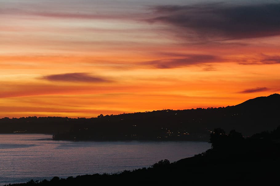 anse côtière, île, d'or, heure, Orange, le coucher du soleil, nuage, océan, eau, ciel, nuage - ciel, paysages - nature, tranquillité, scène tranquille, beauté dans la nature, silhouette, arbre, plante, la nature, personne, couleur orange, idyllique, Lac, scène non urbaine, environnement, en plein air, ciel romantique, 5K