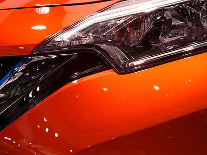 Auto, Vorderseite, Ausstellungsraum, Prototyp, Fahrzeug, Automobil, Design, Nissan, rot, orange Farbe, Transport, Hintergründe, mehrfarbig, Transportmittel, Kraftfahrzeug, Landfahrzeug, keine Leute, Nahansicht, Scheinwerfer, Glas - Material, Reflexion, glänzend, Vollbild, modern, Metall, Retro-Stil, drinnen, Luxus, Chrom, 5K, CC0, gemeinfrei, lizenzfrei