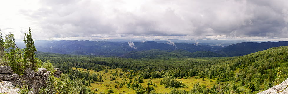 fjellene, bergarter, skyer, skog, natur, panorama, landskap, himmel, sommer, panoramautsikt, Sky, reise, horisontal, Russland, bashkiria, sør ural, miljø, sky - himmel, naturskjønnhet - natur, tre, anlegg, land, fjell, skjønnhet i naturen, fjellkjede, storm, grønn farge, overskyet, ikke-urbane scene, dal, ingen folk, utendørs, regn, furutre, eviggrønne treet, 4K, CC0, offentlig domene, opphavsrett gratis