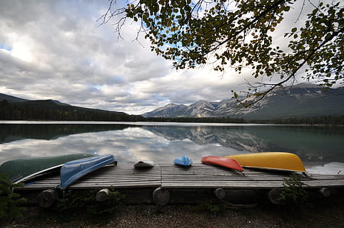 jaspis, Kanada, jezero, odraz, scenérie, hora, park, alberta, voda, námořní plavidlo, mrak - nebe, strom, scenics - příroda, Příroda, přeprava, nebe, klid, krása v přírodě, klidné scény, způsob dopravy, den, rostlina, kajak, mimoměstské scény, venku, plovoucí na vodě, nafukovací, 4K, CC0, veřejná doména, bez autorských práv