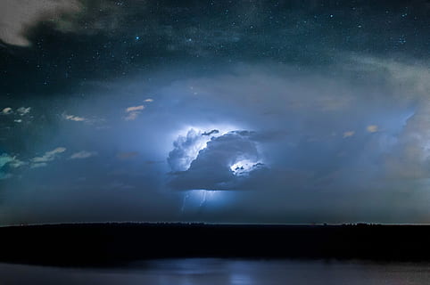 fulmine, nuvole, corpo, acqua, grigio, cielo, ore notturne, tuono, temporale, stella, Paradiso, lunga esposizione, orizzonte, nuvola temporalesca, riflessione, tempesta, tempo metereologico, poteva, nuvola - cielo, notte, bellezza nella natura, scenics - natura, natura, potere in natura, energia, stella - spazio, nessuno, all'aperto, ambiente, la tranquillità, astronomia, buio, 4K, CC0, dominio pubblico, privo di copyright
