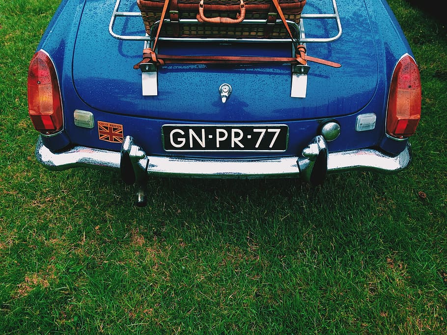 blau, gn-pr-77, cotxe, llicència, placa, gn, pr, matrícula, estil retro, passat de moda, cotxe d'època, clàssic, vell, cotxe de col·leccionista, vehicle terrestre, a l'aire lliure, transport, antiguitat, herba, esport de motor, cursa esportiva, color verd, manera de transport, cap gent, dia, automòbil, text, comunicació, planta, guió occidental, joguina, naturalesa, vermell, vista d’angle alt, terra, roda, 2K
