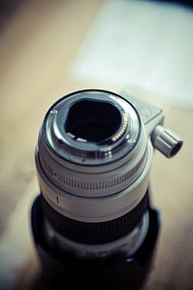 camera, lens, zwart, zilver, fotografie, fotografie thema's, technologie, camera - fotografische apparatuur, lens - optisch instrument, fotografische apparatuur, detailopname, binnenshuis, focus op de voorgrond, tafel, stilleven, enkel object, geen mensen, film industrie, retro gestileerd, hoge hoekmening, filmrol, kunst cultuur en entertainment, zwarte kleur, digitale camera, 5K, CC0, publiek domein, royaltyvrij