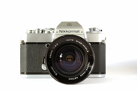 nikon, analògic, càmera, càmera analògica, càmera antiga, fotografia, vintage, lent, retro, pel·lícula, hipster, càmera de fotos, vell, nostàlgia, foto, equip fotogràfic, fotògraf, aspecte retro, lent de la càmera, viatjar, nikkor, utilitzat, temes de fotografia, càmera - equip fotogràfic, lent - instrument òptic, passat de moda, estil retro, tallar, sol objecte, pel·lícula de càmera, Color blanc, tecnologia, tir de l'estudi, fons blanc, equipament, lent - ull, a l'interior, càmera digital, natura morta, primer pla, càmera slr, fet per l'home, 5K, CC0, domini públic, lliure de regalies