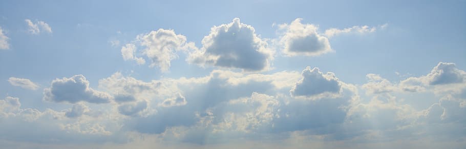 Billede af skyer, skyer, himmel, blå, himlen skyer, vejr, horisont, dag, lys, udendørs, natur, luft, baggrunde, sommer, sky - himmel, fluffy, hvid, plads, klima, cloudscape, atmosfære, skønhed i naturen, scenics - natur, ingen mennesker, vind, sollys, miljø, ro, idyllisk, Midt i luften, rolig scene, blødhed, abstrakt, meteorologi, 4K