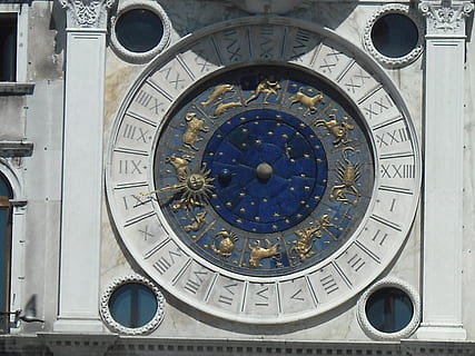 alte Uhr, Zeit, Venedig, die Architektur, berühmter Platz, Uhr, römische Ziffer, Flachwinkelansicht, römisch, keine Leute, Gebäudehülle, Glockenturm, gebaute Struktur, Ziffernblatt, Geometrische Figur, Kreis, Sternzeichen, gestalten, Geschichte, die Vergangenheit, Platz, Tag, Gebäude, Astrologie, aufwendig, Minutenzeiger, 2K, CC0, gemeinfrei, lizenzfrei