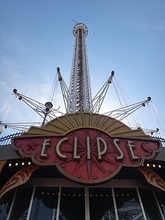 eclipsi, carrusel, carrusel de cadena, alt, passeig, mercat d’anys, festa popular, Fira, diversió, recinte firal, carnies, moviment, color, al seu torn, enrenou, oci, plaer, volar, Parc d'atraccions, joia, velocitat, colorit, cercles, entreteniment, atracció, adrenalina, Estocolm, cel, vista d’angle baix, passeig pel parc d’atraccions, dia, cultura i entreteniment artístic, naturalesa, arquitectura, cap gent, cel clar, a l'aire lliure, alta - alta, estructura construïda, metall, viatjar, transport, 2K, CC0, domini públic, lliure de regalies