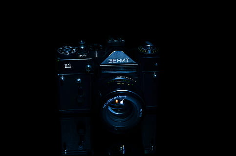 camera, zenit, 11, Sovjet camera, retro, Sovjet, de ussr, oud, foto, tentoonstellen, lens, film, zenit-foto's, spiegel, stijl, wijnoogst, desktop, camera zenit, analoog, Sovjet-items, oude camera, film camera, slr camera, binnenshuis, technologie, geen mensen, zwarte achtergrond, studio opname, detailopname, stilleven, kopie ruimte, donker, uitknippen, communicatie, kunst cultuur en entertainment, glas - materiaal, mysterie, architectuur, fotografie thema's, uitrusting, ontwerp, 4K, CC0, publiek domein, royaltyvrij