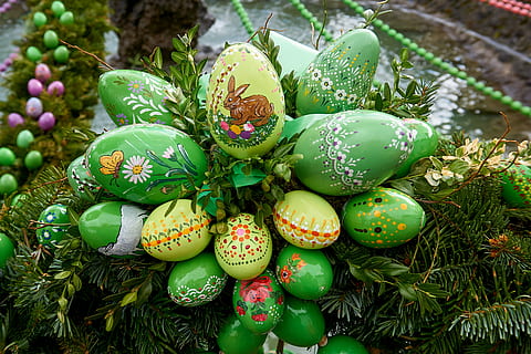 gut ostern, Bieberbach, Ostereier, Brauch, Brunnen Schmuck, Ostern, Osterhase, Religion, Osterei, Dekoration, Ostertradition, Osterthema, Tradition, Frohe Ostern, Ostergruß, fränkische schweiz, Egloffstein, Guinness-Buch, Guinness-Buch der Rekorde, bunte Eier, Hase, Zoll, Deko, bemaltes Ei, Frühling, Osterdekorationen, Ostergrüße, bunt, Ei, Osterfeier, Spaß, Osterdekoration, Grußkarte, osterkorb, grüne Farbe, Feier, Lebensmittel, Urlaub, Pflanze, keine Leute, Nahansicht, Natur, Essen und Trinken, Wachstum, Tag, Ferienveranstaltung, High Angle View, Frische, draußen, 5K, CC0, gemeinfrei, lizenzfrei