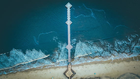Antenne, Fotografie, Dock, Meer, Promenade, Karosserie, Wasser, tagsüber, Seebrücke, Strand, Ozean, Welle, Blau, Natur, Tag, keine Leute, weiße Farbe, Bewegung, draußen, Lichtanlage, Wandbau - Funktion, die Architektur, Sport, direkt darüber, High Angle View, Schönheit in der Natur, Pole, Muster, gefroren, 4K, CC0, gemeinfrei, lizenzfrei