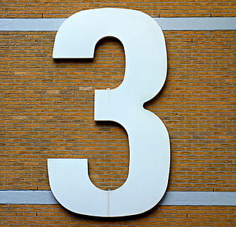 Trois, chiffre, chiffrer, nombre, figure, marque, qualité, numérique, code, mot de passe, sécurité, secret, puzzle, bois - matériau, personne, brique, construction de murs, structure construite, mur de briques, mur, couleur blanche, journée, architecture, fermer, la communication, à l'intérieur, modèle, texturé, art et Artisanat, lettre, 2K, CC0, domaine public, libre de droits