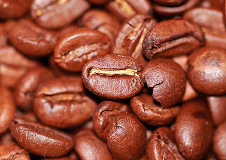 macroschotfotografie, zwart, koffiebonen, koffie, geroosterd, bonen, aroma, cafe, cafeïne, Boon, bruin, natuur, voeding, voedsel, stimulans, profiteren van, geur, zuiden, exot, exotisch, structuur, patroon, achtergrond, eten en drinken, achtergronden, volledig kader, detailopname, grote groep objecten, versheid, koffie - drankje, geen mensen, gebrande koffieboon, overvloed, binnenshuis, selectieve aandacht, stilleven, hoop, zoet eten, drinken, getextureerde, donker, tussendoortje, Frans voedsel, verleiding, 2K, CC0, publiek domein, royaltyvrij