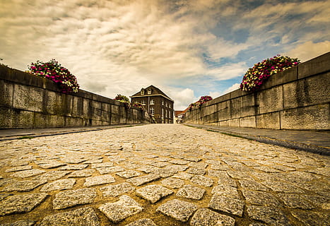 Brücke, Patch, Roermond, Himmel, Stein, die Architektur, gebaute Struktur, wolke - himmel, Natur, Gebäudehülle, Stadt, Reiseziele, Geschichte, keine Leute, die Vergangenheit, Wand, Richtung, der Weg nach vorn, abnehmende Perspektive, draußen, Gebäude, Straße, Pflanze, Steinwand, Oberflächenniveau, 5K, CC0, gemeinfrei, lizenzfrei