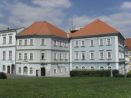 teplice, beethoven, budova, střechy, cestovní ruch, věž, město, cestovat, Pohled, architektura, panoráma, destinace, Dějiny, Evropa, exteriér budovy, stavba, nebe, rezidenční čtvrti, mrak - nebe, Dům, nikdo, den, tráva, Příroda, venku, okno, rostlina, řadový dům, střecha, v řadě, luxus, 2K, CC0, veřejná doména, bez autorských práv