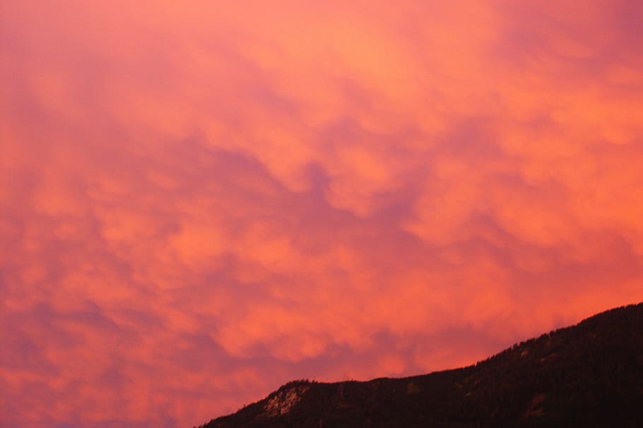 cel, endavant, núvols, posta de sol, cel de la nit, l'estat d'ànim del temps, atmosfera, drama, temps, humor, tarda, llum solar, naturalesa, muntanya, escenics, paisatge, a l'aire lliure, núvol - cel, bellesa a la natura, escenics - natura, cap gent, cel dramàtic, Serra, escena tranquil·la, tranquil·litat, medi ambient, idíl·lic, silueta, color taronja, color rosa, vista d’angle baix, escena no urbana, cel romàntic, poder a la natura, cim de muntanya, 2K