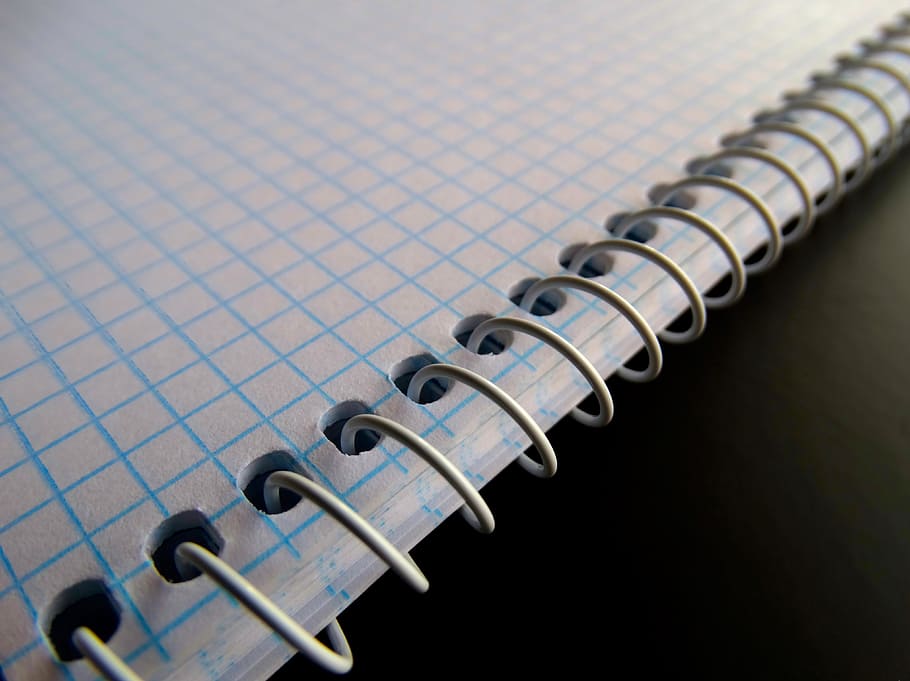blau, llibreta gràfica, negre, superfície, assumpte, quadern d’espiral, espiral, aprendre, notes, primer pla, a l'interior, cap gent, paper, educació, tir de l'estudi, bloc de notes, aprenentatge, llibre, publicació, natura morta, vista d’angle alt, enfocament selectiu, fons negre, bolígraf, escriure, sol objecte, matemàtiques, 4K