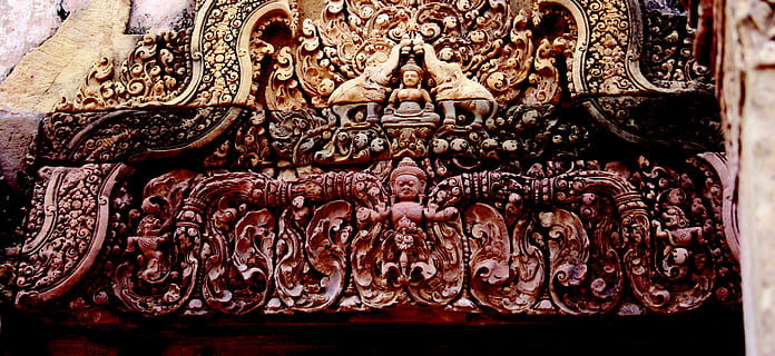 angkor wat, templu, statuie, stonework, piatră, sculptură, opera de arta, vechi, istoric, artistic, creator, creativitate, proiecta, structura, artă și sculptură, reprezentare, reprezentare umană, arhitectură, religie, ambarcațiune, nici o persoana, asemănarea bărbaților, spiritualitate, credință, construită, clădire, lăcaș de cult, a închide, sculptură - produs de artizanat, zi, bogat ornamentat, 4K, CC0, domeniu public, fără drepturi de autor