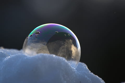 sæbeboble, frosne boble, struktur, mønster, natur, vinter, kold, eiskristalle, Frosset, bold, frost, boble, frostet sæbeboble, is-pose, sfære, sæbe sud, sårbarhed, tæt på, skrøbelighed, udendørs, gennemsigtig, Midt i luften, studio skud, sort baggrund, afspejling, hovedskud, plads, form, vand, renhed, 4K, CC0, offentligt domæne, royaltyfrie