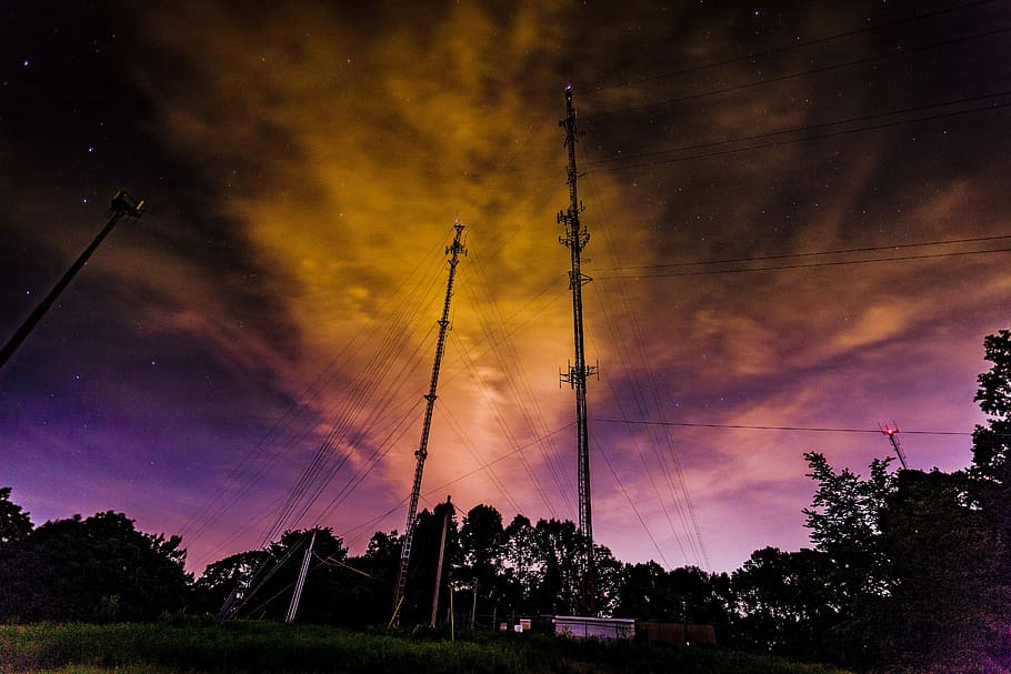 dva, hnědý, sloupy, zlatý, hodina, nízký úhel fotografie, noc, mrak, anténa, nebe, oranžový, hvězda, galaxie, nachový, treeline, panoráma, mrak - nebe, západ slunce, silueta, strom, Příroda, krása v přírodě, rostlina, nízký úhel pohledu, architektura, technologie, nikdo, stavba, dramatická obloha, oranžová barva, věž, venku, scenics - příroda, svítí, 5K