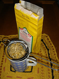 tee, camomilla, cura, tè alla camomilla, salutare, rimedi naturali, cibo, cibo e bevande, in casa, tavolo, natura morta, contenitore, freschezza, benessere, mangiare sano, nessuno, vaso, bere, vista dall'alto, avvicinamento, assistenza sanitaria e medicina, trasparente, utensile da cucina, uno stile di vita sano, giallo, tazza usa e getta, pacchetto, prima colazione, 2K, CC0, dominio pubblico, privo di copyright