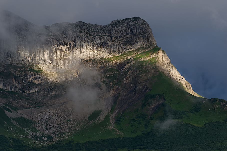 bjerg, sollys, natur, sol, lys, himmel, skyer, landskab, Alperne, kontrast, springvandring, udendørs, ingen mennesker, scenics, ro, miljø, scenics - natur, tåge, jord, geologi, skønhed i naturen, solid, vulkan, bjergkæde, ikke-urbane scene, klippe, aktivitet, sky - himmel, rock-objekt, bjergtop, vulkansk krater, 4K