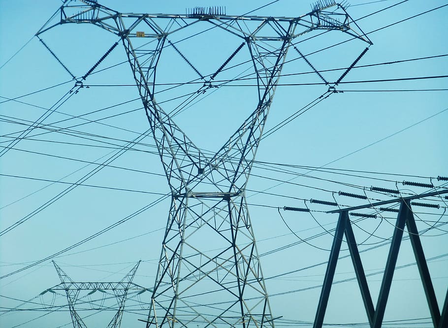 stožár, elektřina, řádky, proud, kabel, spojení, zdroj napájení, elektrické vedení, nízký úhel pohledu, elektřina pylon, technologie, paliva a energie, složitost, nebe, nikdo, Příroda, vysoká - vysoká, kov, den, architektura, venku, stavba, Napájení, železo - kov, elektrické zařízení, přímo pod, elektrické komponenty, 4K
