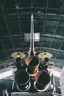 Foto, Raketenschiff, Innerhalb, Warenhaus, schwarz, braun, Metal Rocket Butt, Gebäude, NASA, Rakete, drosseln, Motor, Schub, drinnen, keine Leute, Metall, Decke, gebaute Struktur, Wohnraum, hängend, die Architektur, Tag, Getränk, Erfrischung, Haushaltsausstattung, beleuchtet, Küche, Essen und Trinken, Stillleben, Anordnung, Küchenutensilien, Lichtanlage, 5K, CC0, gemeinfrei, lizenzfrei