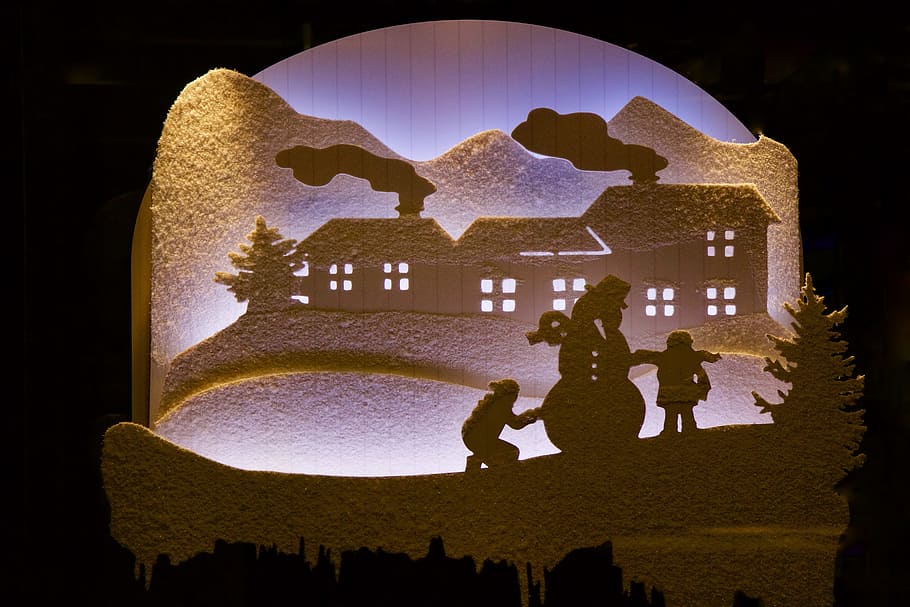 vindues, advent, vintertid, konturer, tal, nat, arkitektur, belyst, silhuet, mennesker, bygget struktur, bygning udvendig, herrer, afkom, voksen, familie, Kvinder, fuld længde, barn, samvær, natur, bygning, udendørs, 5K