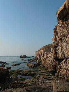 Ozean, Strand, Felsen, Cliff, Wasser, Himmel, Tide, Gezeitenpool, Rock, Meer, solide, Rock - Objekt, Szenen - Natur, Schönheit in der Natur, klarer Himmel, Land, Ruhe, ruhige Szene, Natur, kopieren sie platz, Felsformation, Tag, keine Leute, Horizont über Wasser, draußen, felsige Küste, erodiert, 4K, CC0, gemeinfrei, lizenzfrei