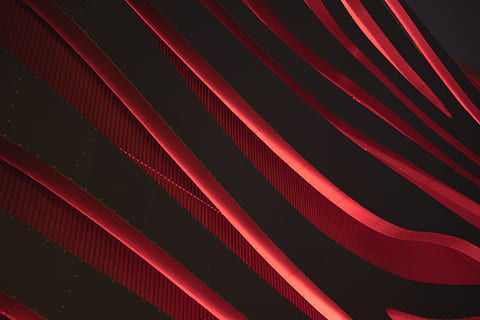abstrakt, Desktop, rot, Vorhang, Hintergründe, Textil-, Muster, Eleganz, Hintergrund, Illustration, Samt, Vollbild, keine Leute, Nahansicht, Filmindustrie, drinnen, beleuchtet, gebaute Struktur, die Architektur, Nacht-, Lichtanlage, Wiederholung, glühend, Flachwinkelansicht, gestreift, Licht - natürliches Phänomen, in einer Reihe, Decke, 5K, CC0, gemeinfrei, lizenzfrei