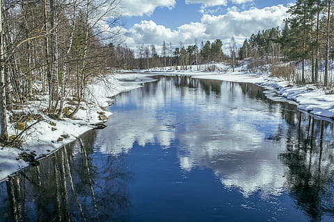 rivier-, hemel, reflectie, blauw, landschap, water, Fins, wolken, blauwe lucht, platteland, toerisme, een zeewering, natuur, koude temperatuur, meer, winter, sneeuw, schoonheid in de natuur, buitenshuis, dag, boom, fabriek, kalmte, rustige scène, geen mensen, scenics - natuur, niet-stedelijke scène, bevroren, bos-, met sneeuw bedekte berg, naaldboom, 5K, CC0, publiek domein, royaltyvrij