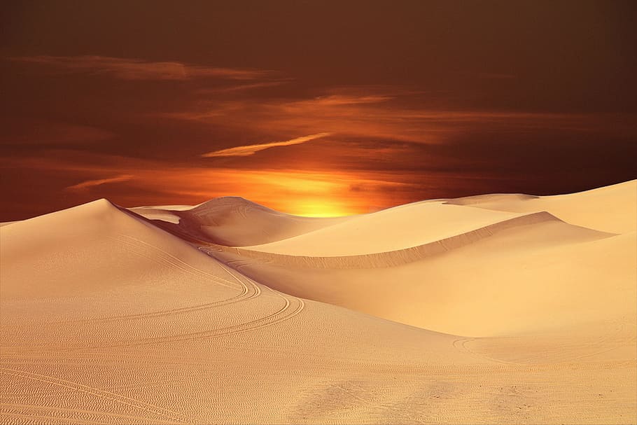 pintura del desert, desert, sol, paisatge, posta de sol, duna, viatjar, horitzó, imatge, tranquil·litat, sorra, terra, duna de sorra, medi ambient, escenics - natura, bellesa a la natura, naturalesa, núvol - cel, cap gent, remot, cel, fauna animal, muntanya, cel dramàtic, clima, a l'aire lliure, clima àrid, paisatge dramàtic, clima extrem, 5K