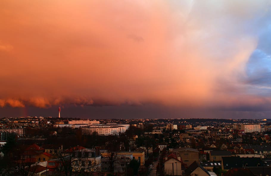 arcobaleno, tramonto, cielo, tempesta, esterno dell'edificio, architettura, città, paesaggio urbano, struttura costruita, costruzione, nuvola - cielo, natura, vista dall'alto, quartiere residenziale, affollato, vita di città, folla, fumo - struttura fisica, ambiente, illuminato, destinazioni di viaggio, all'aperto, inquinamento, edificio per uffici esterno, inquinamento dell'aria, smog, 4K