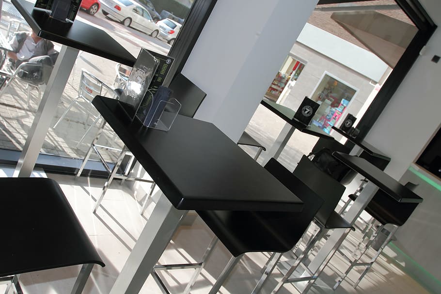 Kawa, restauracja, pub, wewnątrz, stół, siedzenie, krzesło, wysoki kąt widzenia, żadnych ludzi, brak, technologia, Edukacja, meble, komputer, komputer stacjonarny, gabinet, przechylenie, wyposażenie komputera, monitor komputerowy, architektura, biurko, pusty, 4K