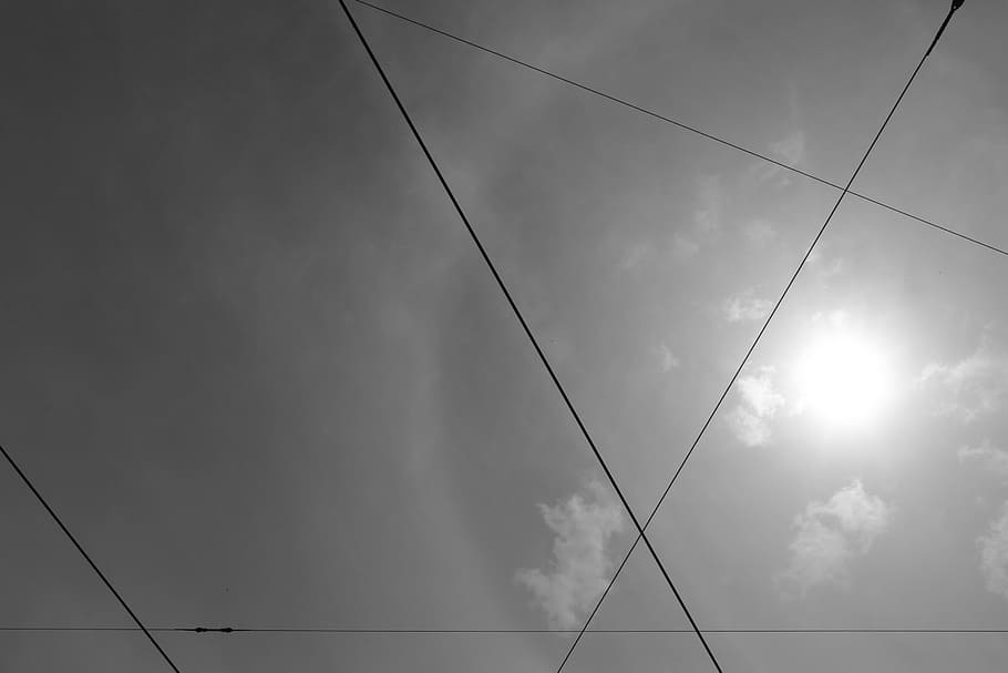 cel, núvols, núvol, cables, Criss cross, entrellaçat, sol, brillar, línies, cable, vista d’angle baix, electricitat, connexió, núvol - cel, línia elèctrica, cap gent, Font d'alimentació, naturalesa, dia, tecnologia, generació de combustible i energia, a l'aire lliure, metall, cable de corrent, equips d’il·luminació, silueta, línia telefònica, 5K